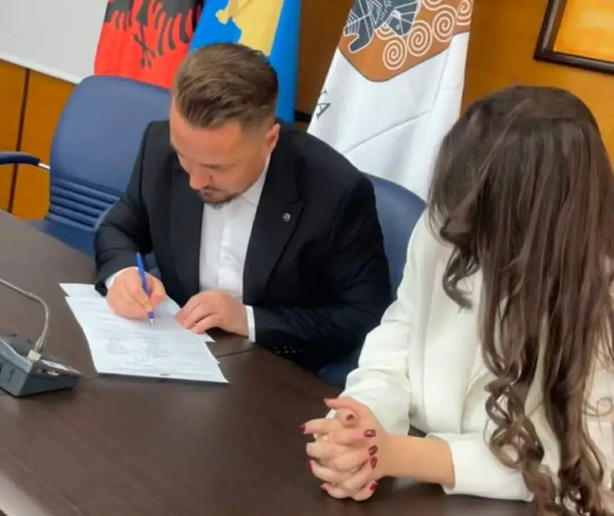 Kurorëzohen Blero dhe Eronita, publikohen pamje nga ceremonia