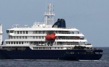 Shkatërruesi britanik “HMS Dragon” zbarkohet në Lindjen e Mesme