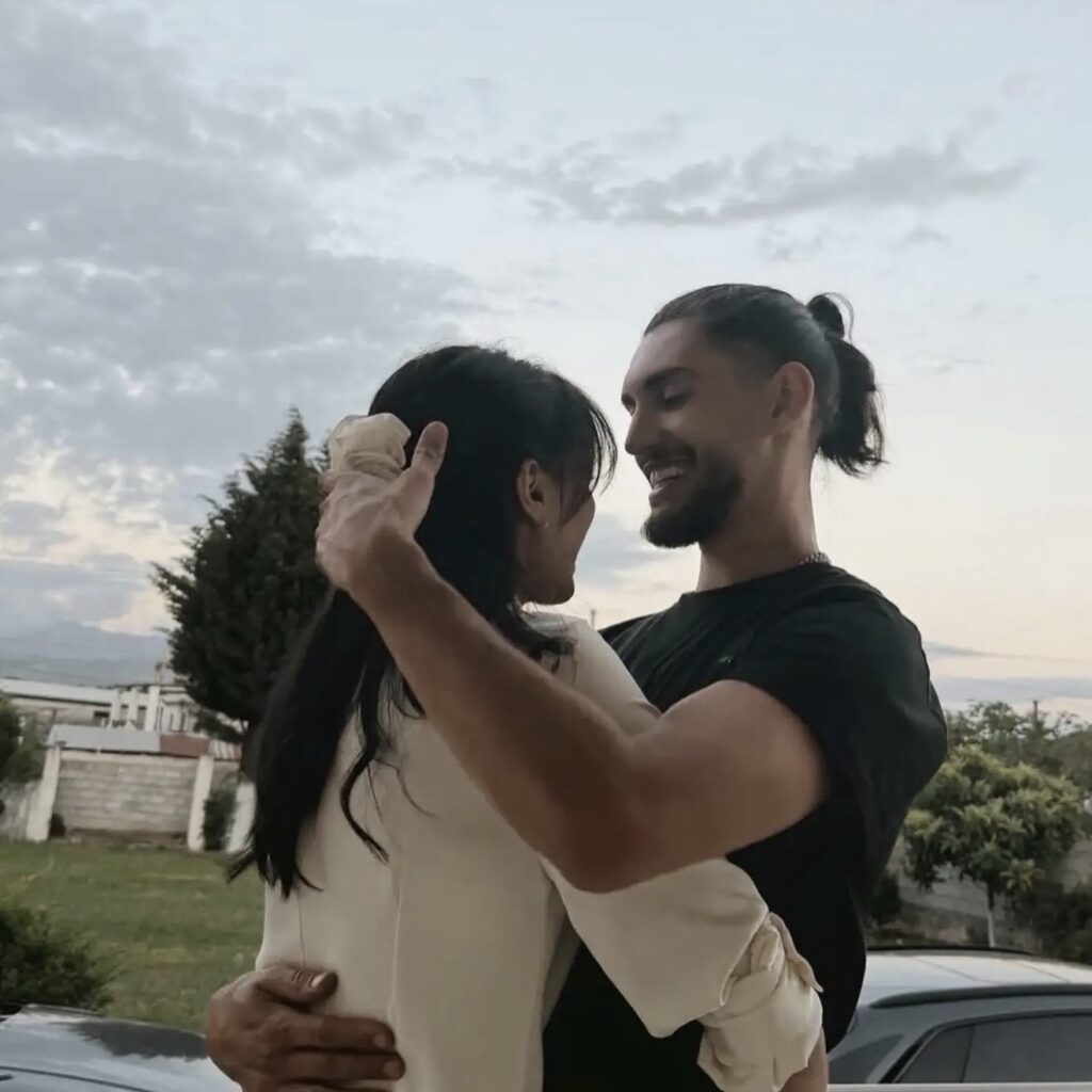 Adioni dhe Ola marrin “bekimin” e familjes, ja çfarë komentoi kunata e ish-fermeres