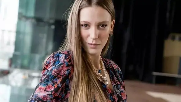 Përfundon hetimi, merret vendimi për aktoren turke Serenay Sarıkaya!