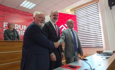 Marrëveshje Historike/ Shqiptarët në Mal të Zi shpallin bashkimin politik: Tre subjekte shkrihen në një parti të vetme