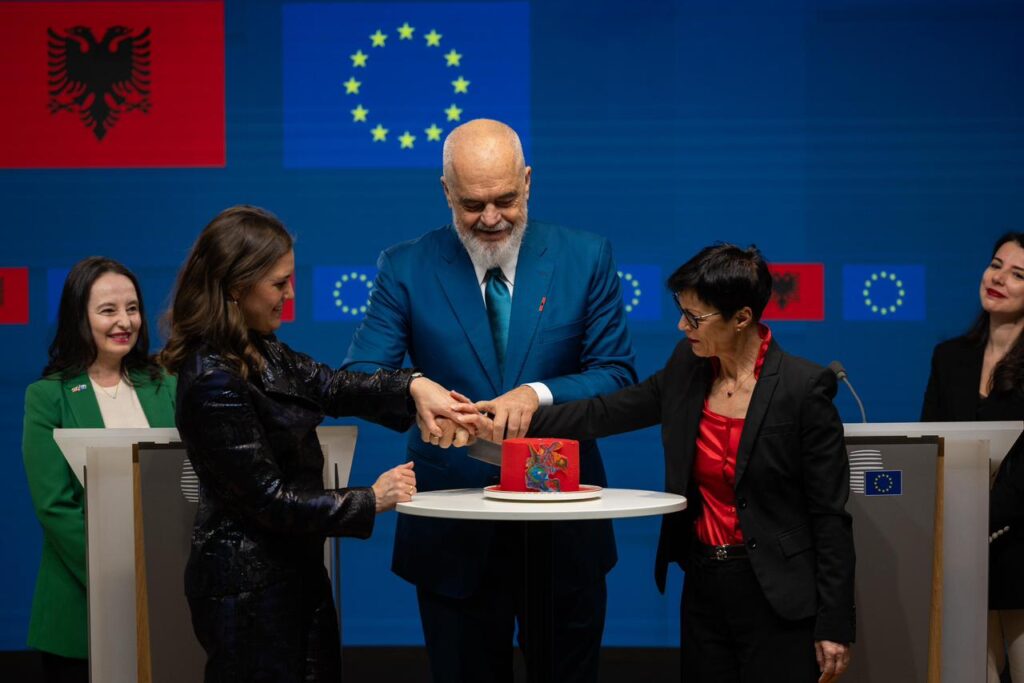Me foton krah Marta Kos dhe Marie Bjerre, Rama uron Ditën e Europës: Shqipëria më afër se kurrë familjes europiane