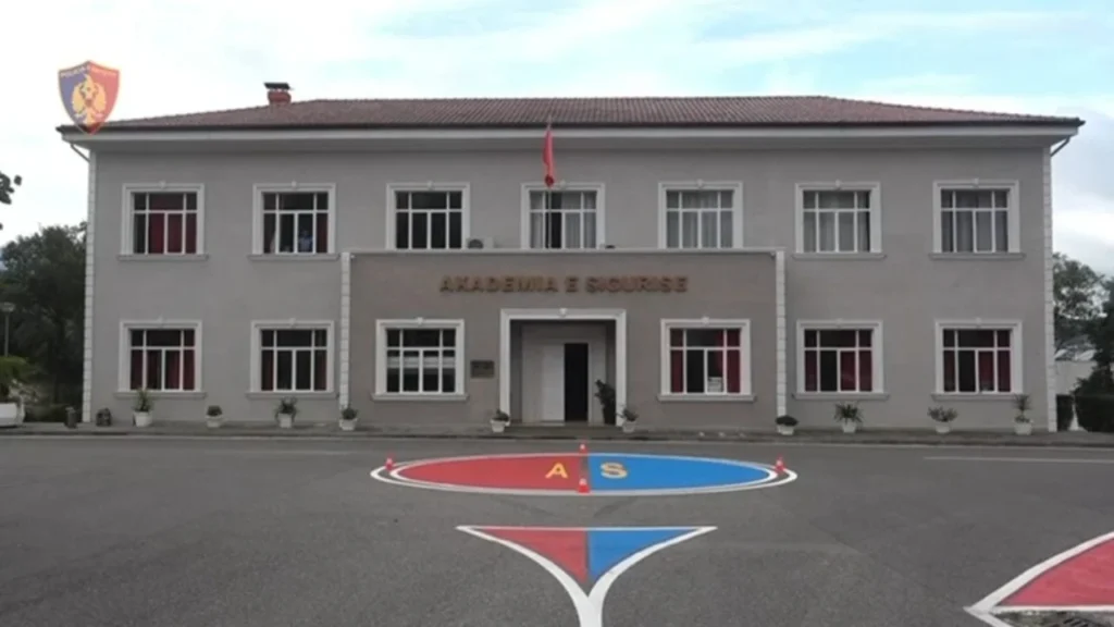 Helmimi i studentëve të Akademisë së Sigurisë/ Makaronat me baktere mbi normë, AKU bllokon aktivitetin e kompanisë “SORI-AL”