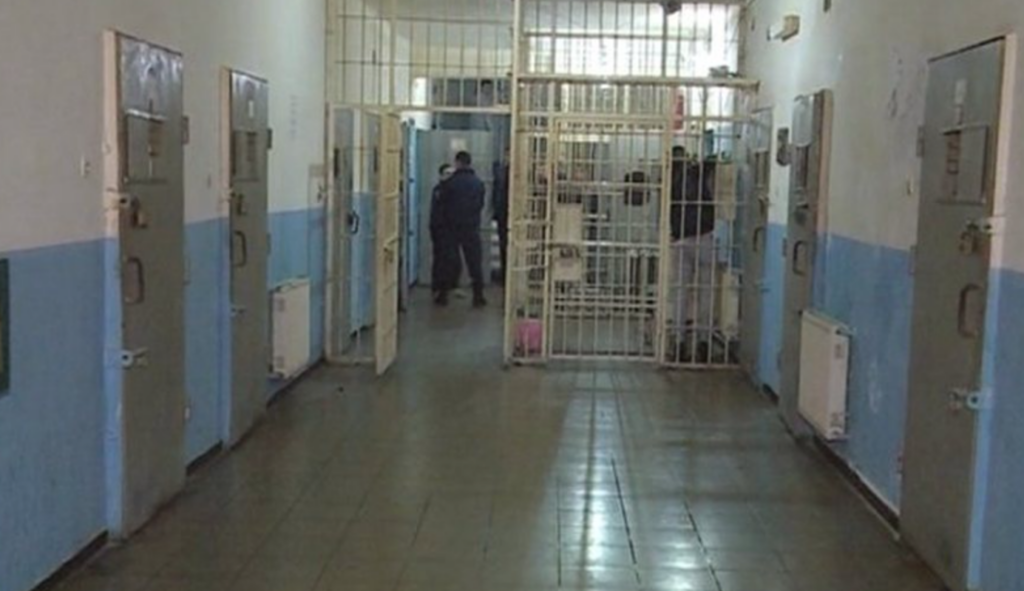 Avokati i Popullit ngre alarmin: Nuk ka ngrohje e as kushte higjienike, 5 burgje duhen mbyllur, cenohet dinjiteti njerëzor