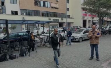 Biznesmeni Endri Meksi paraqitet në Prokurorinë e Posaçme (VIDEO)