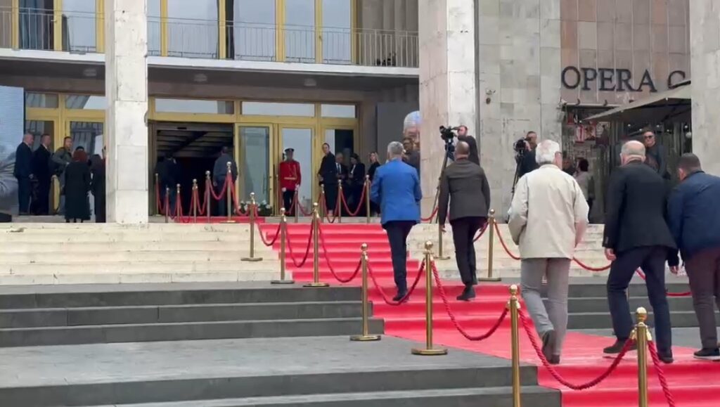 U nda nga jeta në moshën 89-vjeçare/ Homazhe për ish-kreun e Kuvendit, politika nderon Servet Pëllumbin (VIDEO)