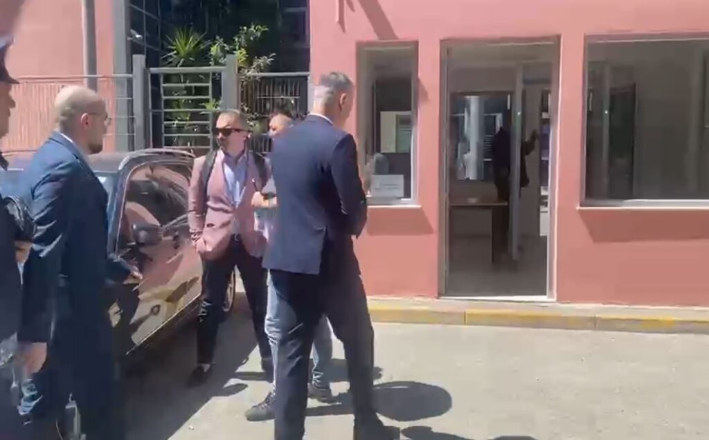 Ish-vartësit e Belinda Ballkut paraqiten në SPAK, Erald Elezi dhe Gentian Gjyli të akuzuar për tenderin e tunelit të Llogarasë