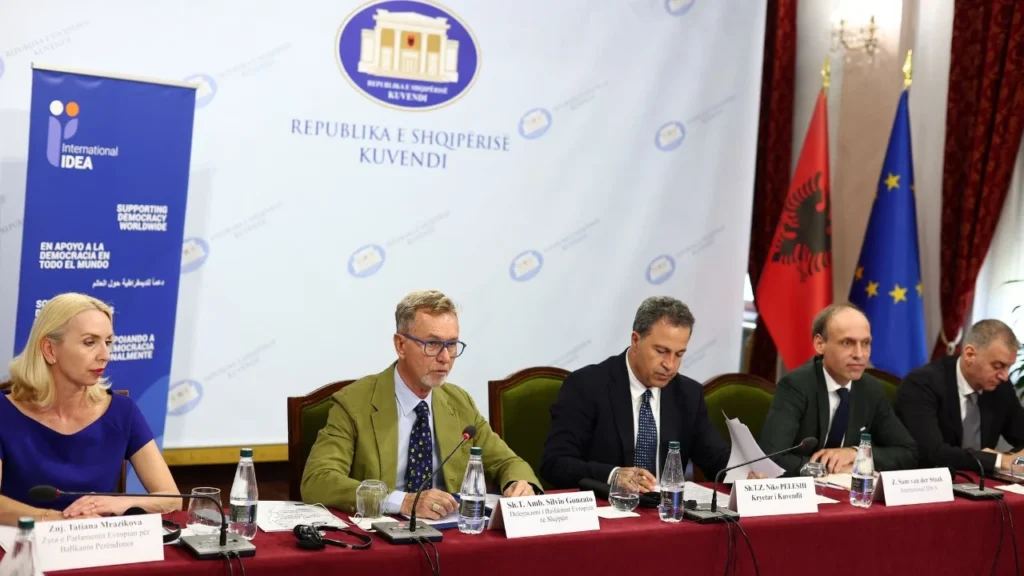 “Vazhdoni reformat”/ Ambasadori i BE në Tiranë: Duhet të ruani këtë ritëm, dialog politik për të përmbushur kriteret