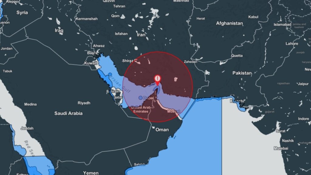 Alarm në Ngushticën e Hormuzit! Sulmohet me raketë anija tregtare