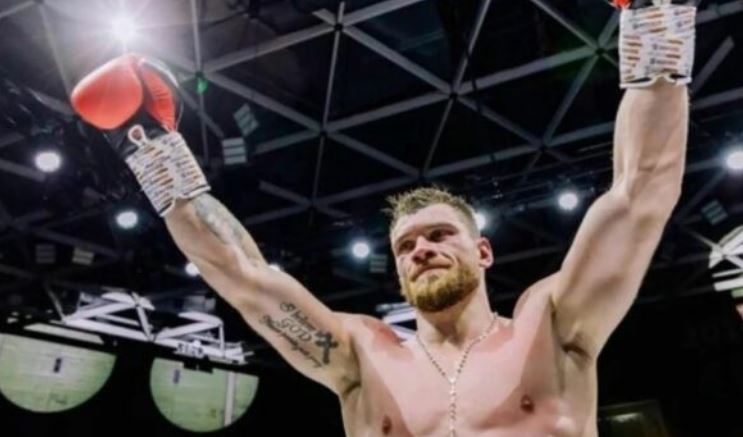 Boksieri shqiptar Jurgen Uldedaj mbron titullin kampion IBO ndaj britanikut Nnamdi në ringun e Londrës