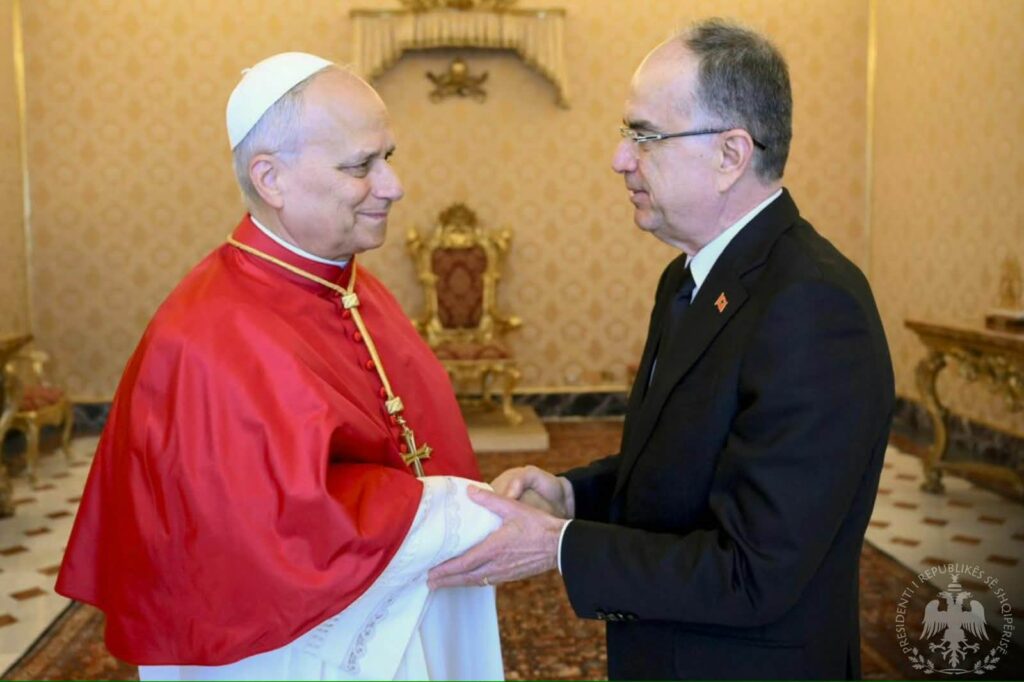 Presidenti Begaj pritet nga Papa Leone XIV në Vatikan, fton Atin e Shenjtë për vizitë në Shqipëri