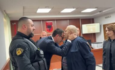 E puthi në ballë dhe tha se do bënte burg për Veliajn, Robert Ndrenika zbulon arsyen pse e bëri këtë deklaratë: Di vetëm që…