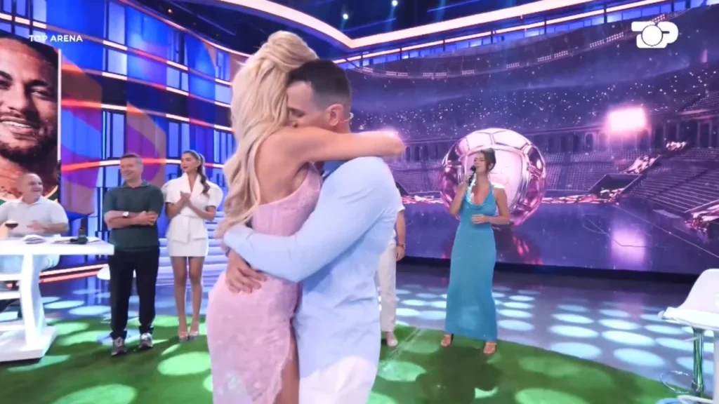 E papritur/ Ribashkohen Mateo dhe Brikena? Ish-banorët e “Big Brother” vallëzojnë së bashku në skenë… (VIDEO)