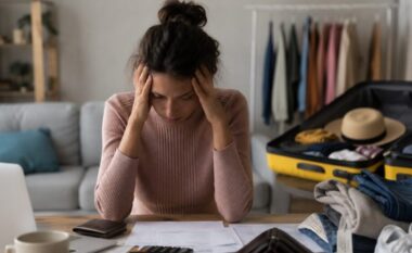 Eurostat: 35% e shqiptarëve nuk përballojnë qiratë, faturat, pushimet, apo blerjen e rrobave të reja
