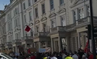 Protesta zhvendoset edhe në Mbretërinë e Bashkuar, qindra shqiptarë protestojnë në Londër
