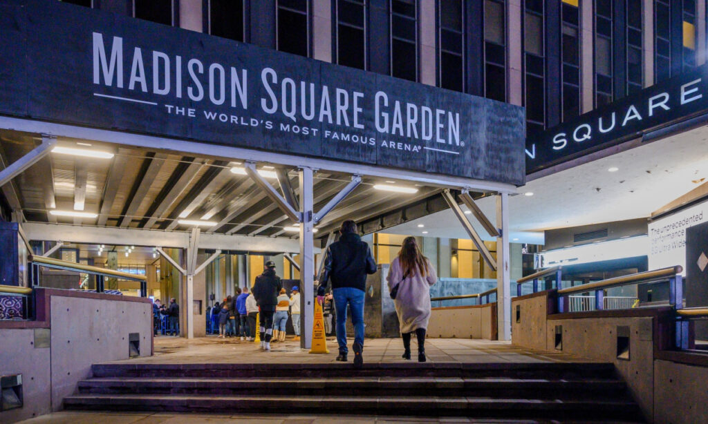 Tragedy in New York! 51-year-old dies after falling during concert