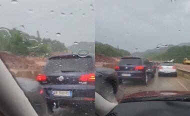 Reshjet intensive bllokojnë aksin Librazhd-Përrenjas, krijohet trafik i rënduar dhe raportohet për dëme materiale