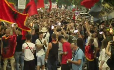 “Kjo rini e ka prejardhjen nga Avni Rustemi”, qytetari kërcënon Ramën nga protesta: Ose ik, ose do të tërheqim zvarrë
