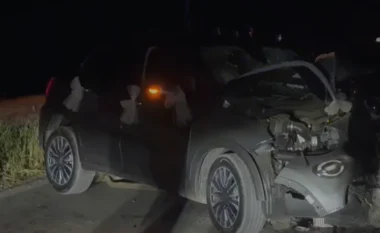 Aksident në aksin Fier-Levan/ Automjetet përplasen kokë më kokë, plagosen tre persona