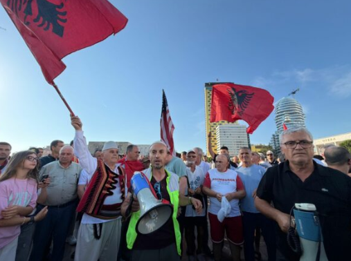 “Pa rini nuk ka Shqipëri”, Qytetarët përsërisin thirrjen e tyre: O Erion, o legen prite Ramën se po vjen