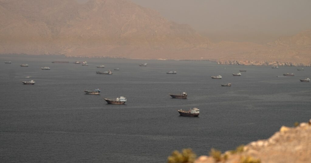 Dërgesat e naftës përmes Ngushticës së Hormuzit rriten dukshëm pas marrëveshjes SHBA-Iran