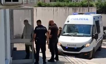 VIDEO/ Padia ndaj prokurorit të çështjes, Erion Veliaj mbërrin në Gjykatën Administrative