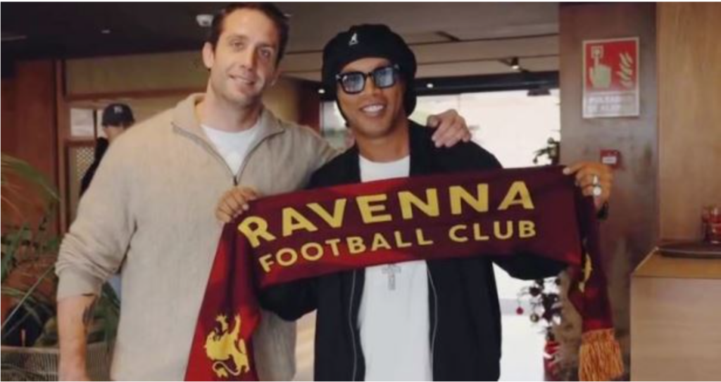 E BUJSHME/ Ronaldinjo i rikthehet futbollit në moshën 46-vjeçare, bëhet pjesë e skuadrës italiane