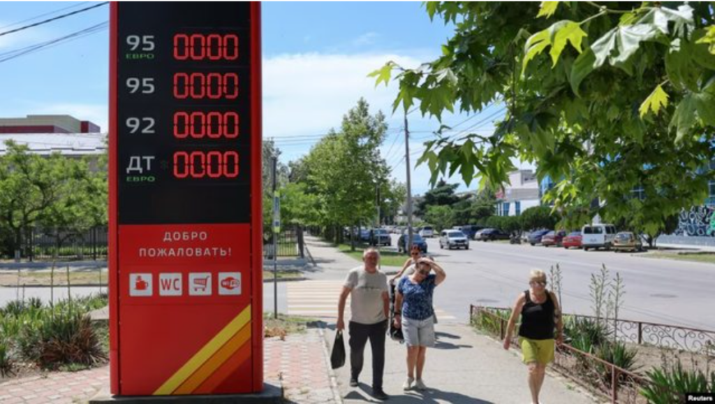 Autoritetet ruse ndalojnë shitjen e karburanteve në Krime