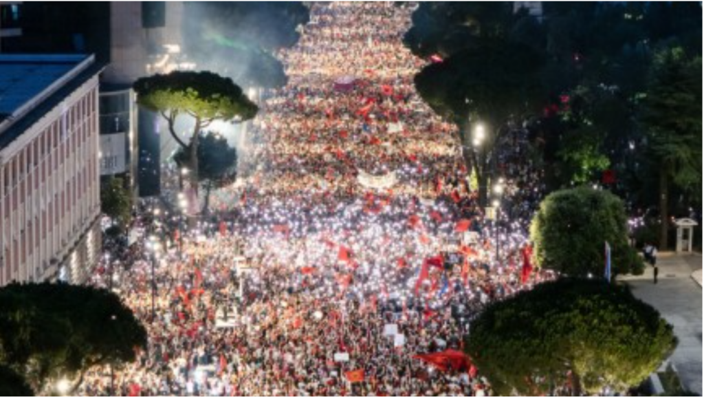 We Want a New Albania / The Guardian Echoes the Civic Revolt Against Rama: Citizens’ Uprising Has Shaken the Country, Demonstrators Without Political Parties! “Elites” Accused of Corruption