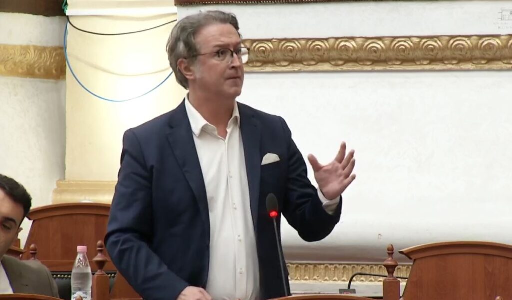 Alizoti akuza Ramës: Jemi në diktaturë, kryeministri po shkel Kushtetutën, të vijë në Kuvend për interpelancë dhe të mos i shmanget