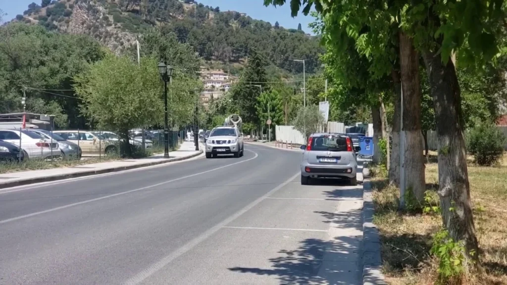 Accident in Berat, motorbike hits Dutch tourist at a pedestrian crossing