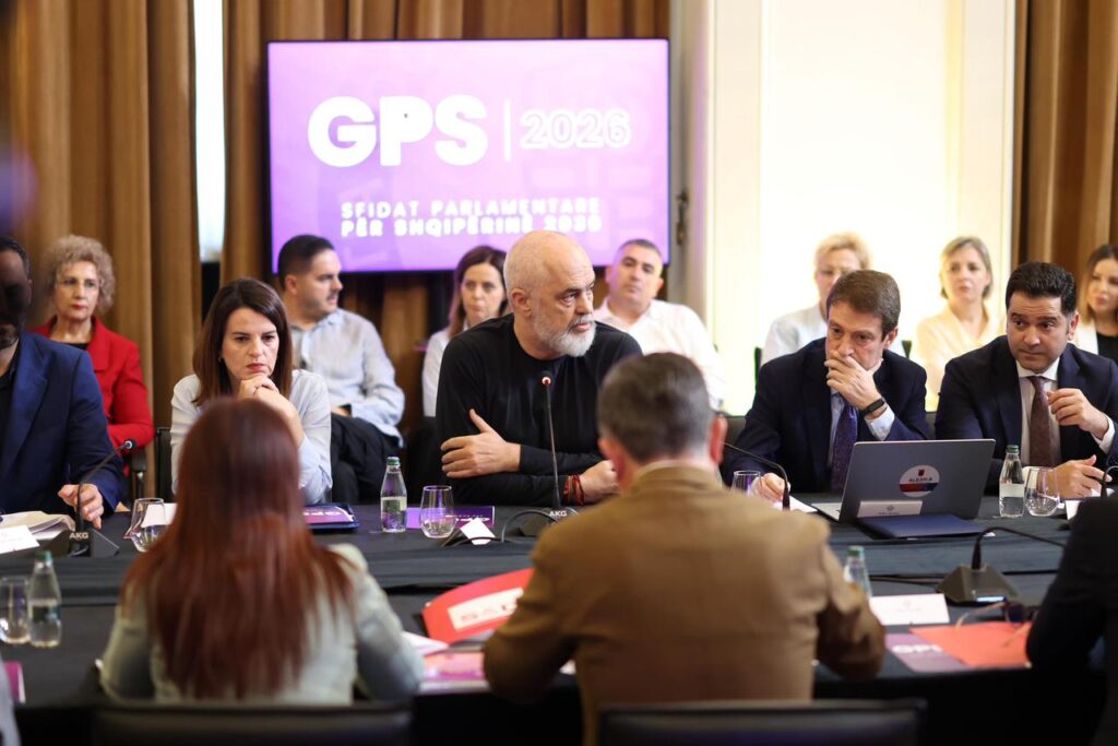 Pas ikjes së Marjana Koçekut, Spiropali mungon në mbledhjen e Grupit të PS, Balluku refuzoi paraqitjen në seancë kur duheshin 84 vota, i ulet Ramës përballë