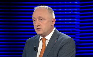 Kur vijnë me euro janë vëllezër, kur vijnë me pankarta janë të huaj