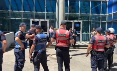 Plas sherri në seancën për vrasjen e Renis Dobrës në GJKKO, të pandehurit përplasen me njëri-tjetrin (EMRAT)