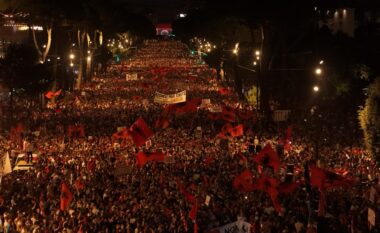 Today marks the 23rd day of the protest / Streets and squares filled for Rama’s removal, determined citizens spend the night in front of the Prime Minister’s Office