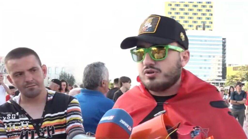 Dita e 15-të e protestave kundër qeverisë, flet njëri prej të rinjve: Kërkoj dorëheqjen e Edi Ramë dhe heqjen e patronazhistëve