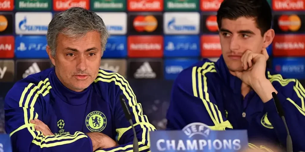 Courtois flet për përplasjet me Mourinhon: Më uli në stol, por gjithmonë e kam vlerësuar sinqeritetin e tij