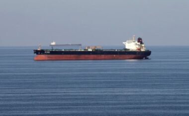 Shenja uljeje të krizës në Ngushticën e Hormuzit, nisen çisternat e para me naftë iraniane