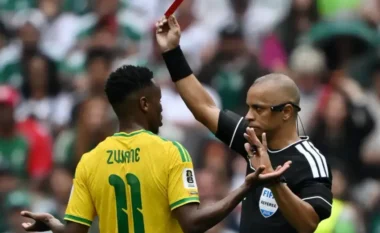 FIFA i jep tre ndeshje pezullim Themba Zwanes pas përjashtimit në sfidën me Meksikën