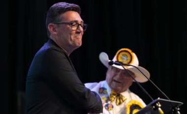 Andy Burnham rikthehet në Parlament me fitore të thellë dhe futet në skenë si rival i mundshëm i Starmerit