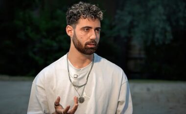 Ish-pengu izraelit Guy Gilboa Dalal denoncon tortura dhe abuzime seksuale gjatë 739 ditëve të robërisë në Gaza