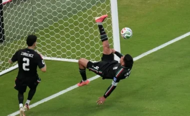 Edson Alvarez mahnit me një shpëtim spektakolar, ndal topin në vijën fatale me goditje akrobatike