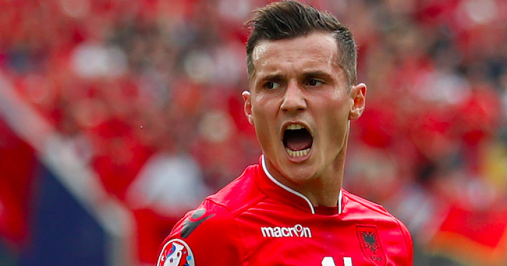 Taulant Xhaka nis rrugën si trajner, ish-mesfushori kuqezi pajiset me licencën UEFA A