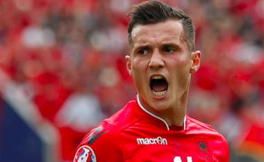Taulant Xhaka nis rrugën si trajner, ish-mesfushori kuqezi pajiset me licencën UEFA A
