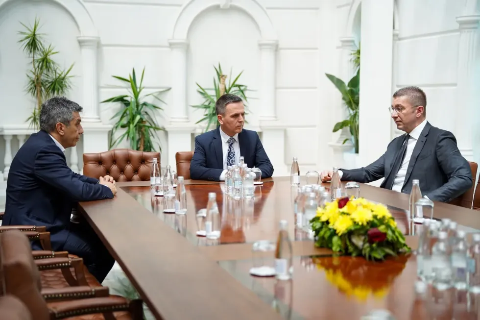Mickoski nis konsultimet me krerët e VLEN-it për riformatimin e Qeverisë