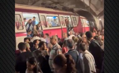 Dyshohet për defekt teknik, tren i metrosë del nga shinat në Stamboll; tre persona përfundojnë të plagosur