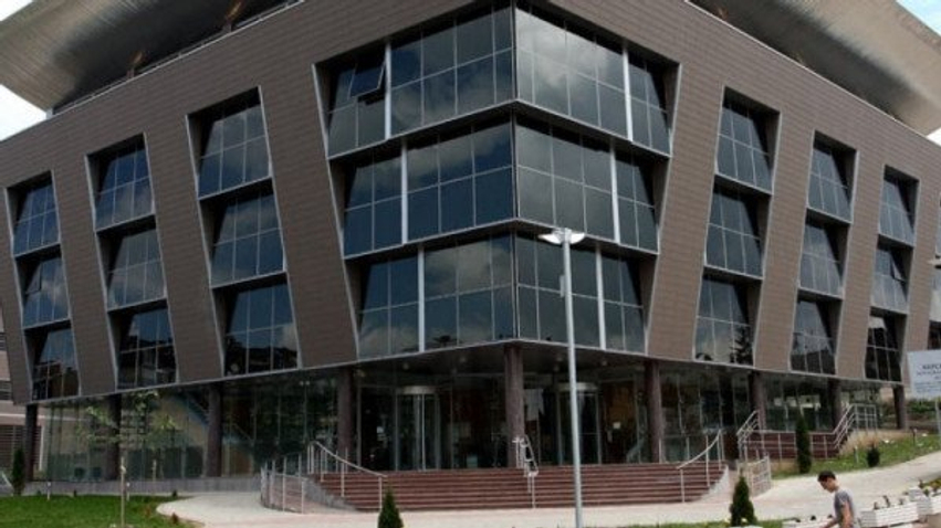 Auditimi zbulon parregullsi në MASHTI: dy vetura zyrtare, smartboard-e dhe asete të tjera nuk figurojnë si pasuri