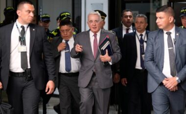 Alvaro Uribe përballet me hetim të ri për masakrat e viteve ’90, çështja shpërthen para balotazhit në Kolumbi