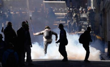 Presidenti i Bolivisë vendos gjendjen e jashtëzakonshme mes protestave që zgjasin prej mbi 50 ditësh