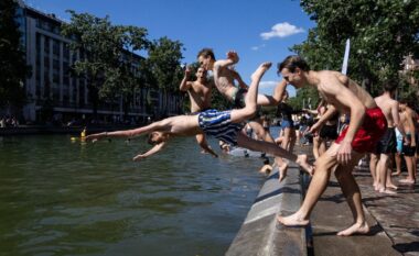 Franca nën goditjen e një vale të fortë të nxehti, alarm portokalli në 53 departamente dhe temperatura deri në 40°C